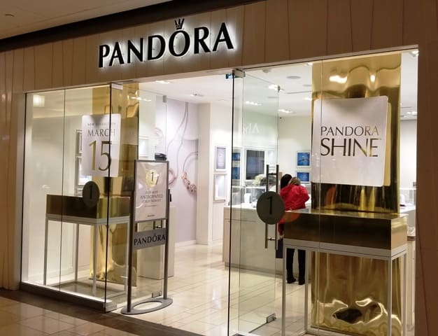 Pandora, Mosquito, Gastown, Pandora Shine, ecoluxury, ecoluxluv, yvr luxury, vancouver luxury, luxury lifestyle, luxury brand, luxury life, luxury zone, alberni street, fblogger, luxury homes, designer, gala, celebrities, personalities, supercar, fashion blogger, lifestyle consultant, sustainable, recycling, plantbased, slow fashion