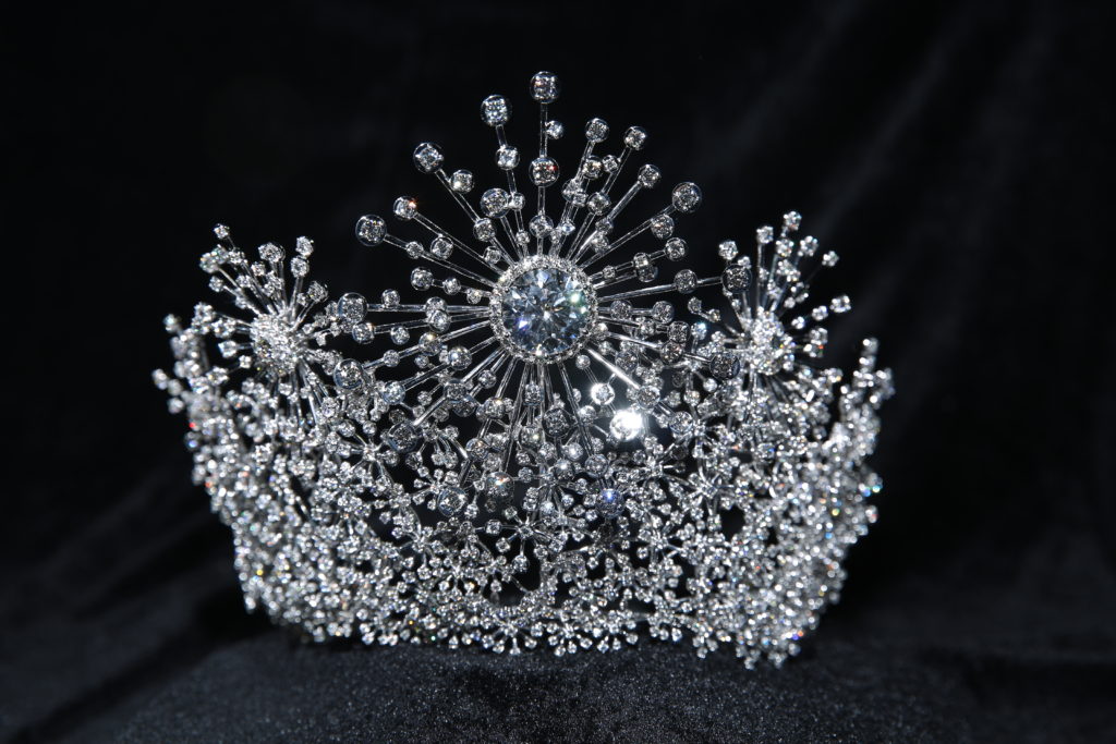 luxury lifestyle, luxury interiors, luxury, designer fashion, fashion designers, ecoluxluv, helen siwak, content creator, blogger, west coast blogger, ecoluxury, crueltyfree beauty, vegan, plantbased, Kimberlite Diamonds, South Granville, The Moon Goddess,