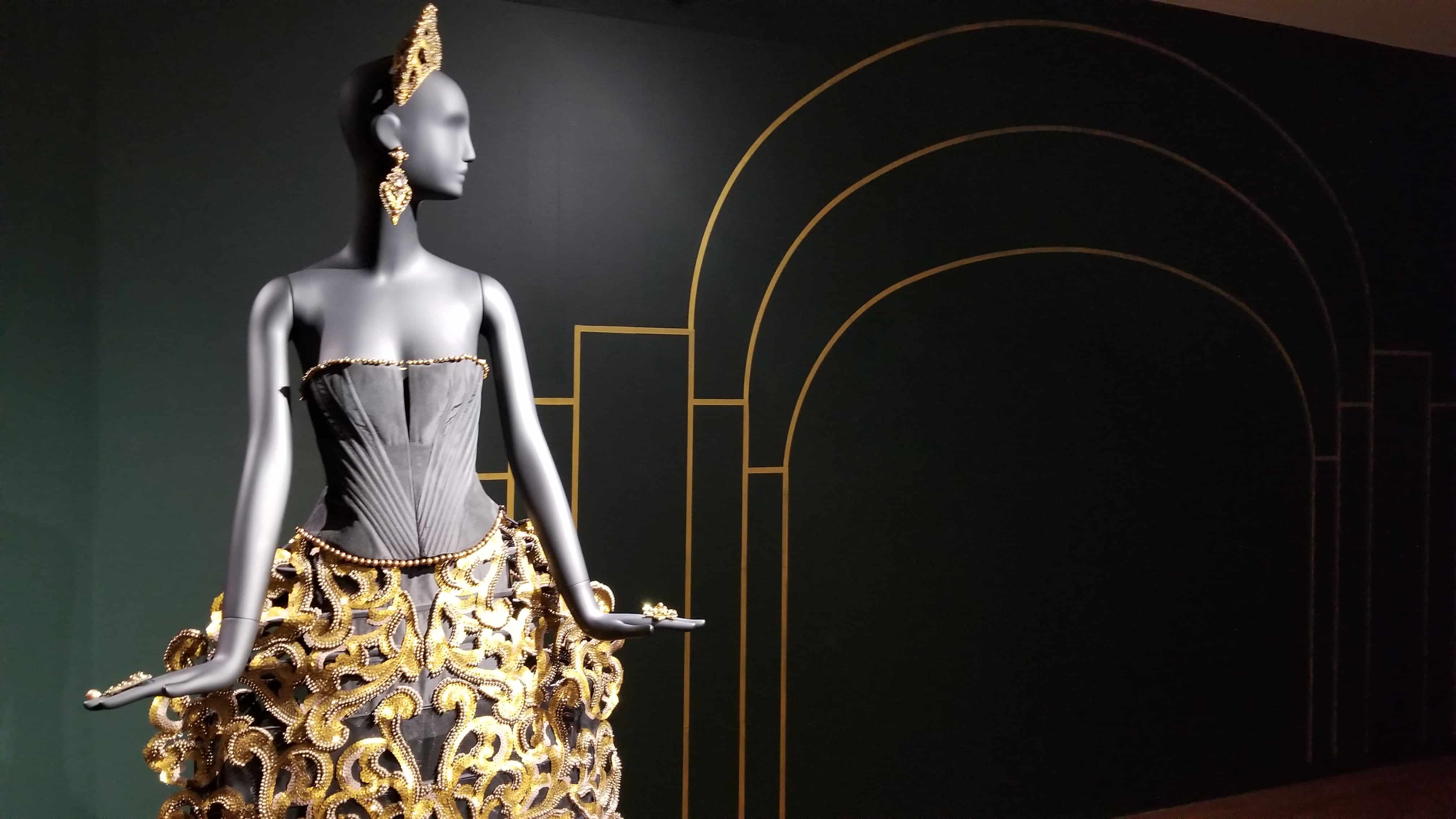 Helen Siwak, EcoLuxLuv, Couture Beyond, Guo Pei, VAG, Haute Couture, Exhibition, Vancouver, BC, Vancity, YVR, BC, luxury lifestyle, haute couture, couture designs, chinese couture