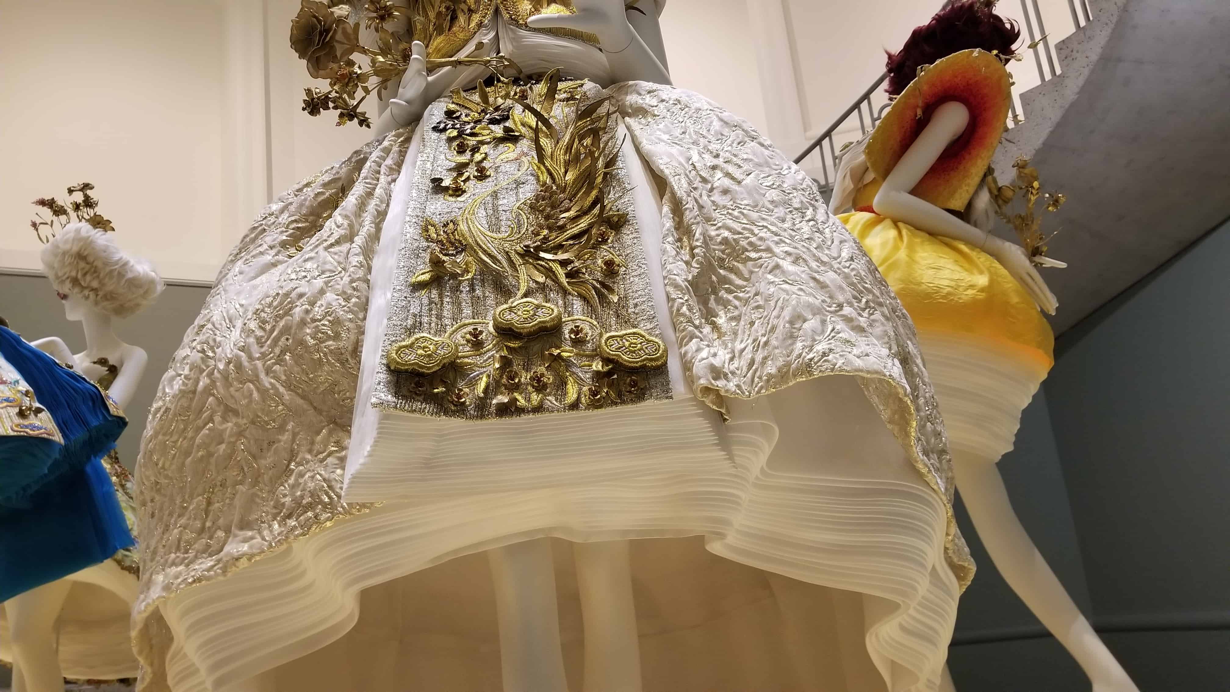 Helen Siwak, EcoLuxLuv, Couture Beyond, Guo Pei, VAG, Haute Couture, Exhibition, Vancouver, BC, Vancity, YVR, BC, luxury lifestyle, haute couture, couture designs, chinese couture