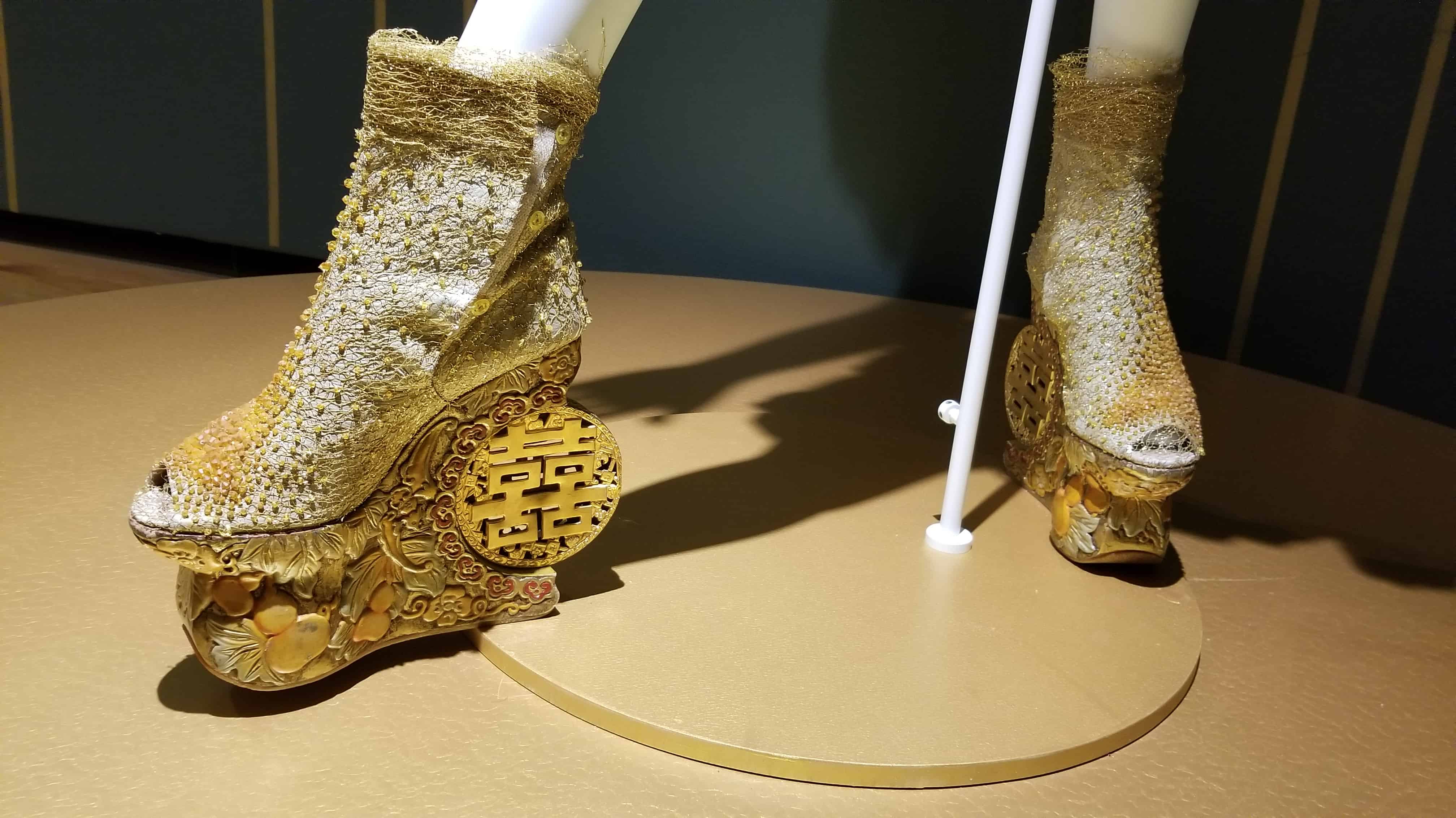 Helen Siwak, EcoLuxLuv, Couture Beyond, Guo Pei, VAG, Haute Couture, Exhibition, Vancouver, BC, Vancity, YVR, BC, luxury lifestyle, haute couture, couture designs, chinese couture