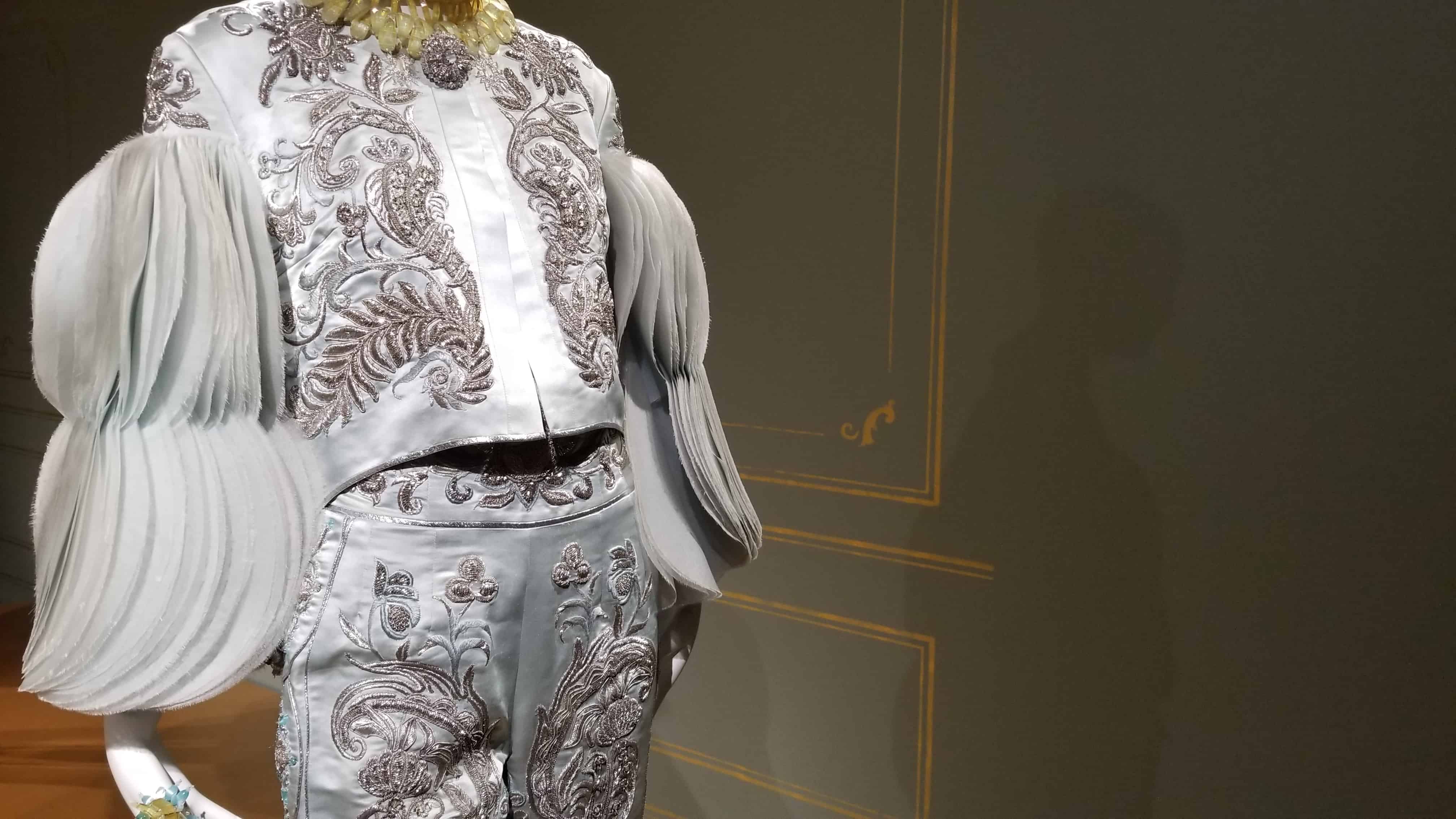 Helen Siwak, EcoLuxLuv, Couture Beyond, Guo Pei, VAG, Haute Couture, Exhibition, Vancouver, BC, Vancity, YVR, BC, luxury lifestyle, haute couture, couture designs, chinese couture