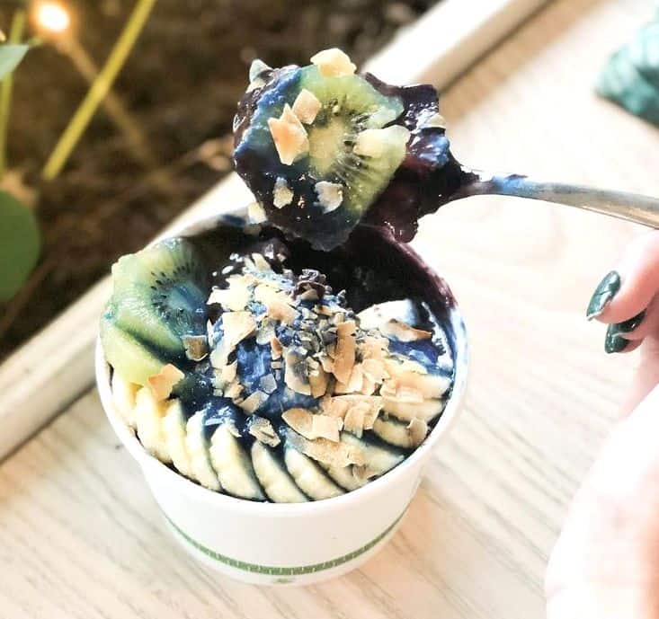 smoothie bowls, plantbased, vegan, vancouvers best, top smoothie bowls, ecoluxliving plantbased blog, helen siwak, vancouver, vancity, yvr, lifestyle