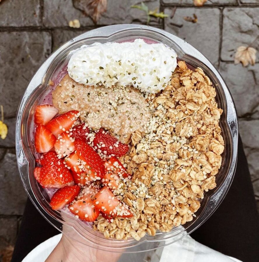 smoothie bowls, plantbased, vegan, vancouvers best, top smoothie bowls, ecoluxliving plantbased blog, helen siwak, vancouver, vancity, yvr, lifestyle